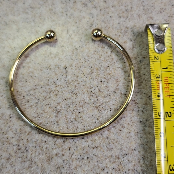 Bracelet gold tone with two beads. - Picture 6 of 7